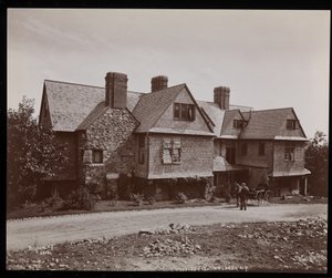 La residencia de Nicholas Fish y el camino en Tuxedo Park, Nueva York, 1899 de Byron Company